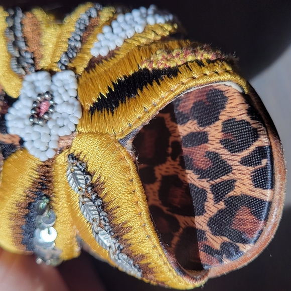 Betsey Johnson embroidered heels - Picture 8 of 14